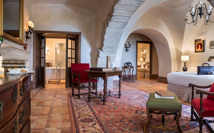 bastide-de-gordes-luxury-hotel-france